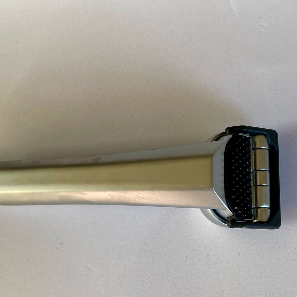 Dreamfarm Garlic Press